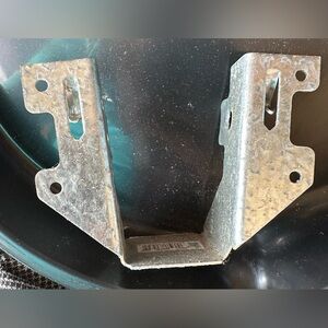 (8) Simpson Strong-Tie LUS24z 2" X 4" Z-Max Steel 18 Ga Joist Hanger LUS24Z